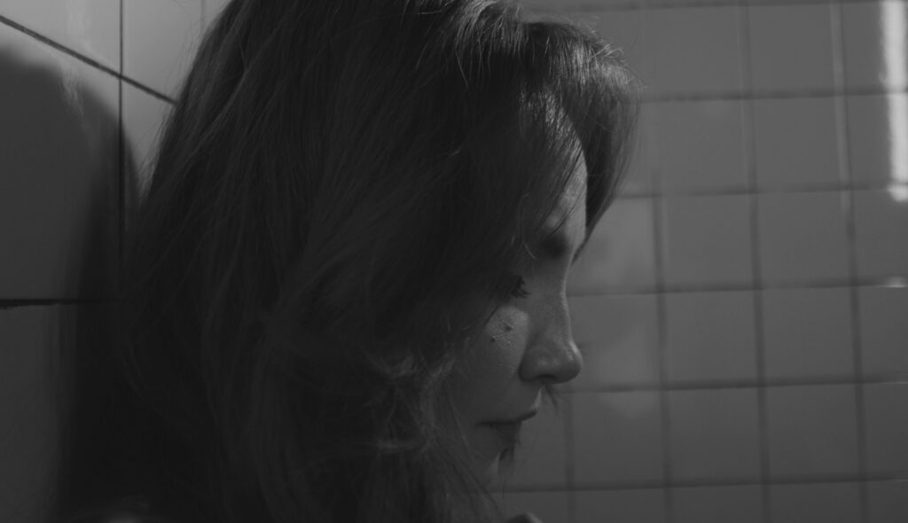 <strong>Nathalia Bacci lança “Cartas”, single que transforma crise de ansiedade em mensagem de cura e libertação</strong>