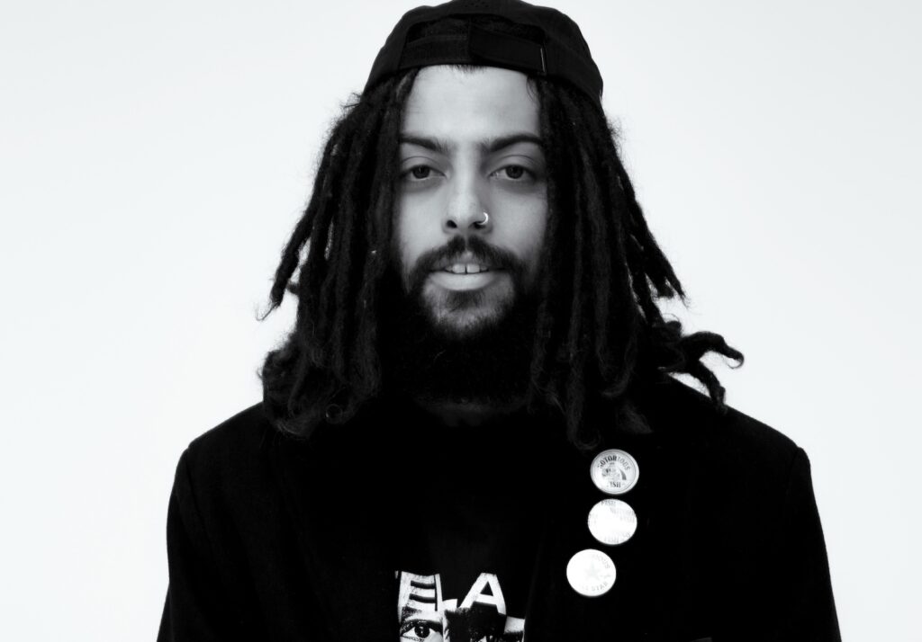 Coruja e Tropkillaz se unem em “Pássaro de Fogo”, single que antecede novo álbum do artista