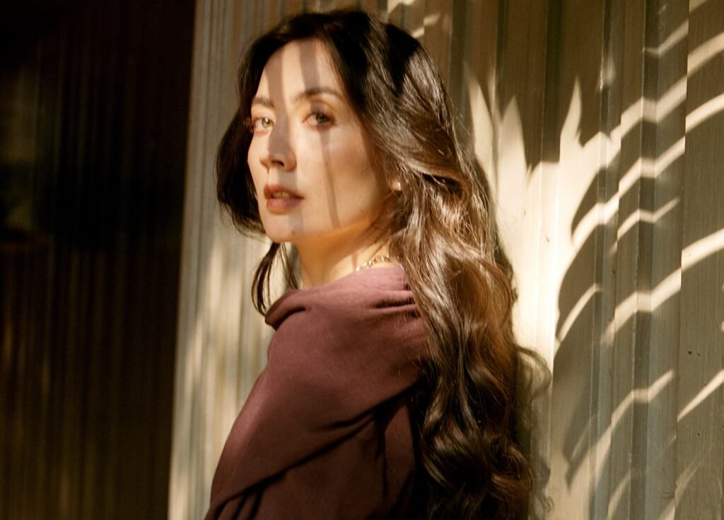 Cantora nipo-brasileira Mariana Matsui lança disco de estreia com Marcos Valle, Lisa Ono e Jaques Morelenbaum